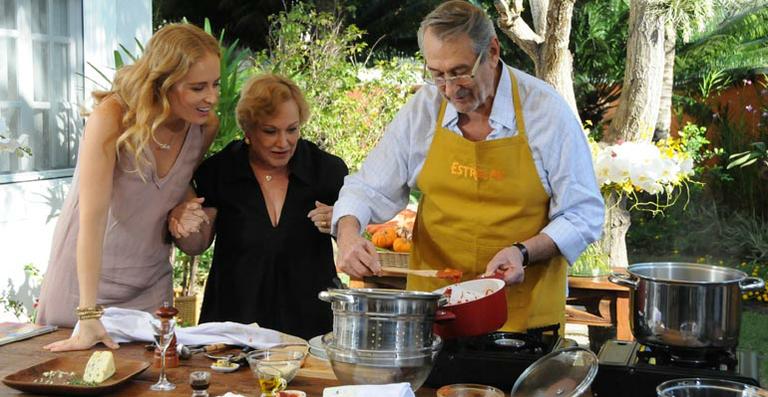 Paulo Goulart ensina receita de macarrão para Angélica