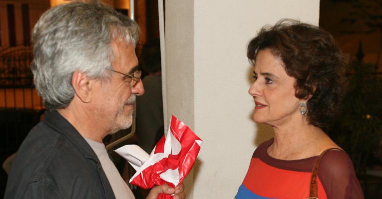 Marieta Severo prestigia estreia de peça do marido Aderbal Freire-Filho