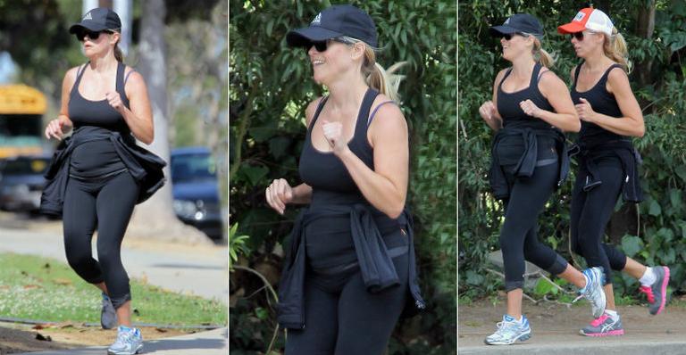 Grávida, Reese Witherspoon pratica corrida