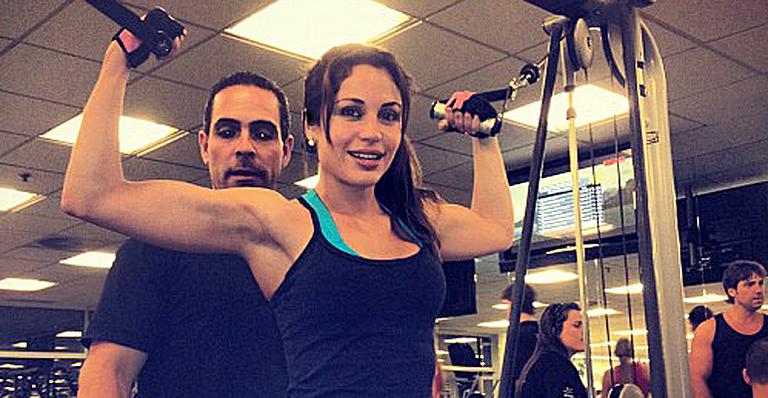 Ex-BBB Maria Melilo se dedica à musculação e mostra foto em rede social
