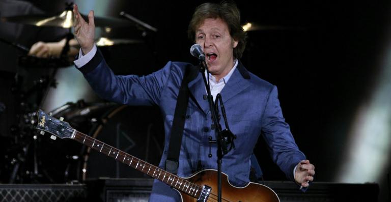 Paul McCartney anima os fãs durante show em Santa Catarina
