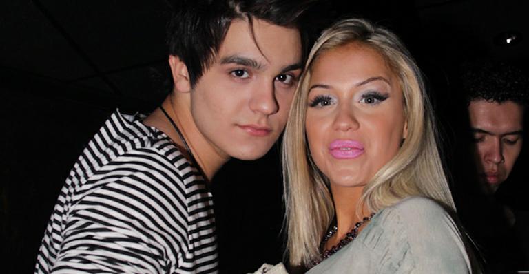 Luan Santana curte show de Bruno e Marrone com panicat em São Paulo