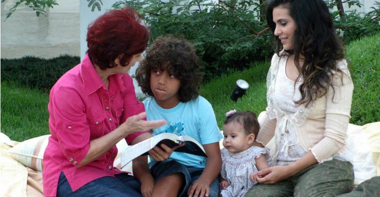 Aline Barros grava clipe com os filhos e a mãe