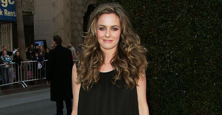Alicia Silverstone cria linha de produtos de beleza