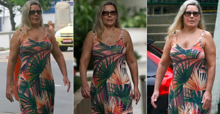 A disposição de Vera Fischer durante caminhada pelas ruas do Leblon