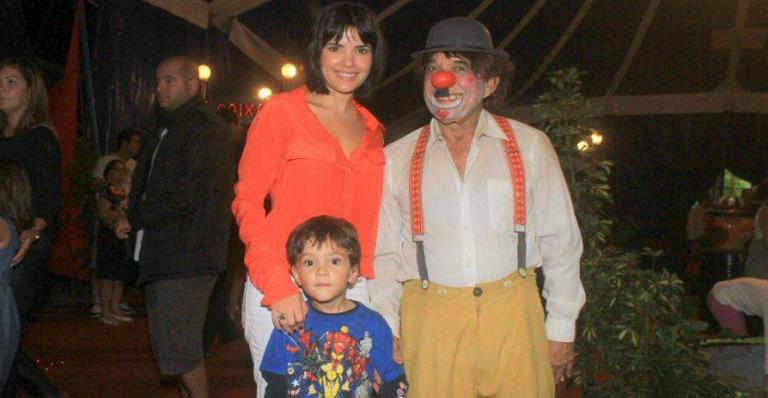 Vanessa Giácomo leva os filhos ao circo