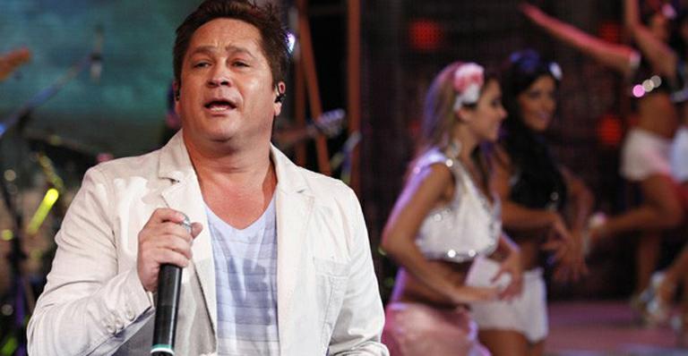 Ainda inconsciente, Pedro Leonardo ‘acompanha’ participação do pai na TV