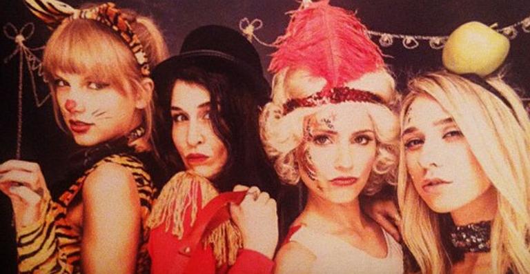 Taylor Swift comemora o aniversário de Dianna Agron em estilo circense