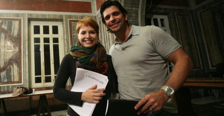 Alexandre Barillari e Letícia Colin leem peça de William Shakespeare