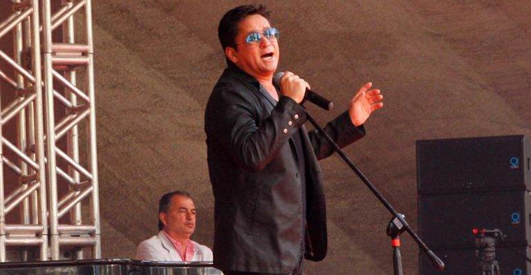 Cantor Leonardo se apresenta em festa do Dia do Trabalho em SP