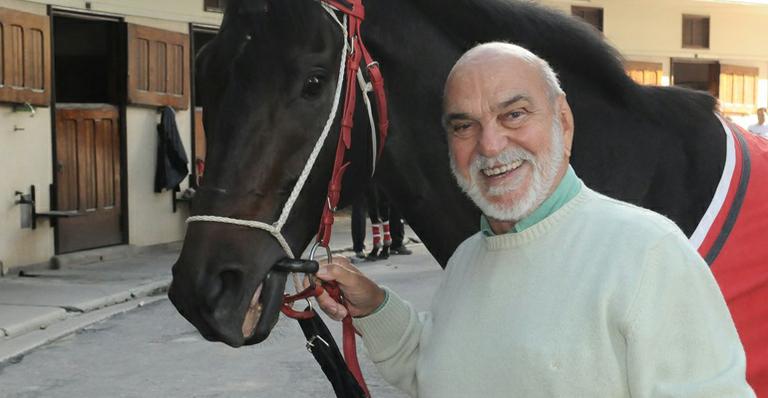 Lima Duarte recebe homenagem no Jockey Club de SP