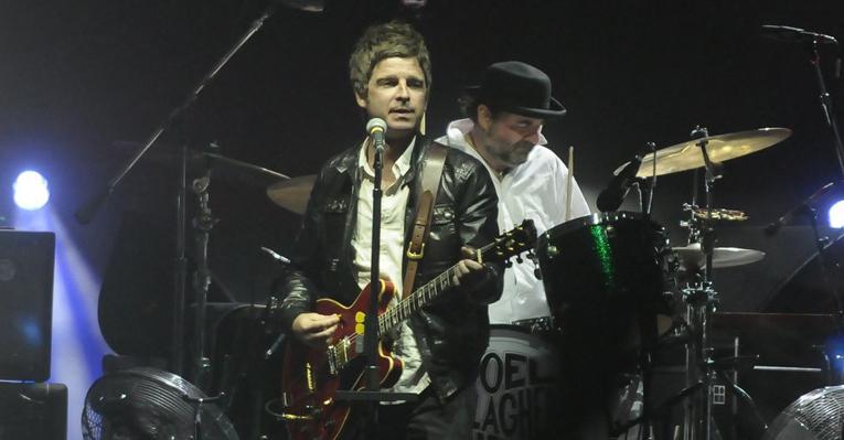 Noel Gallagher abre show com Oasis, mas empolga o público com a carreira solo