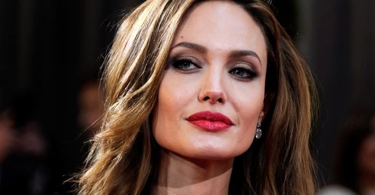 Angelina Jolie quer engordar para seu casamento com Brad Pitt