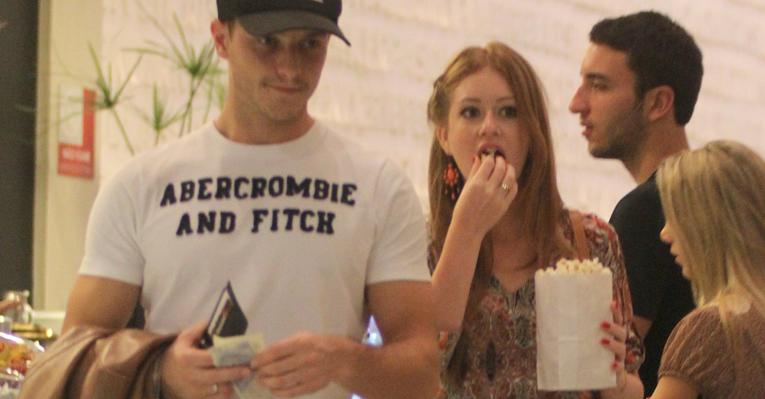 Klebber Toledo e Marina Ruy Barbosa vão ao cinema no Rio de Janeiro