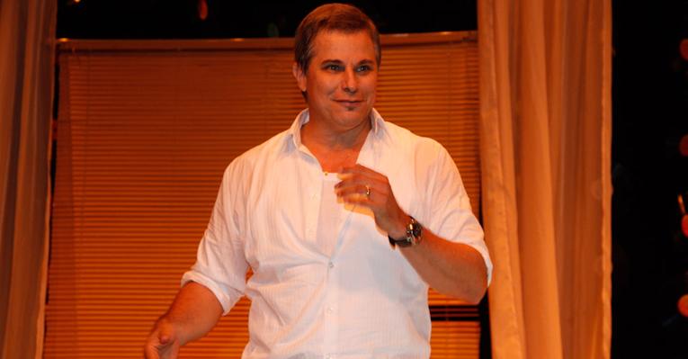 Edson Celulari e Pedro Garcia Netto recebem amigos em estreia teatral