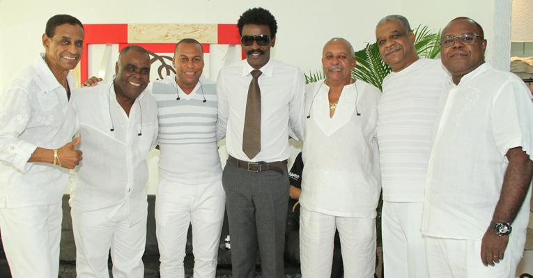 Seu Jorge é o convidado especial do grupo Fundo de Quintal