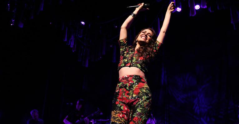 Com show de inéditas, Roberta Sá lança turnê de seu quinto disco