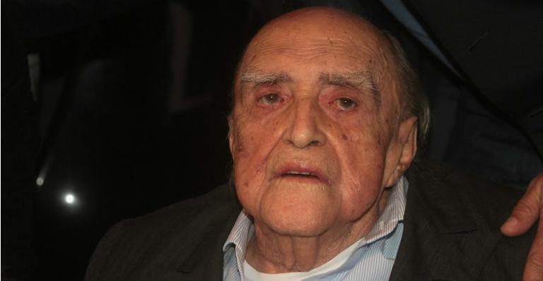 Oscar Niemeyer recebe alta e vai para casa, conta mulher do arquiteto