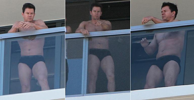 Mark Whalberg é flagrado só de cueca em sacada de hotel
