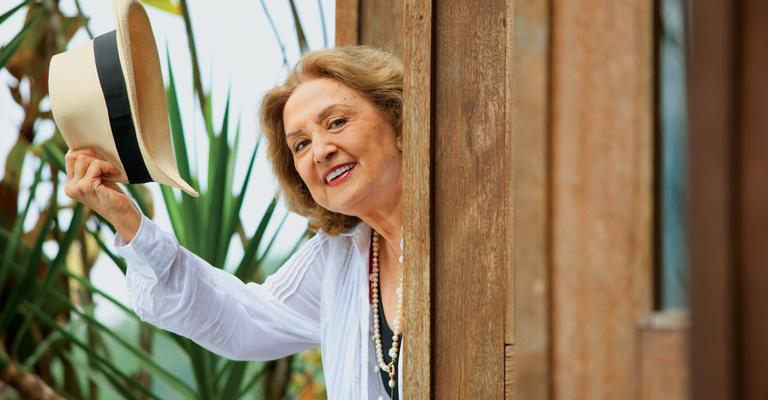 Eva Wilma completa 60 anos de carreira e diz receber conselhos de jovens atores