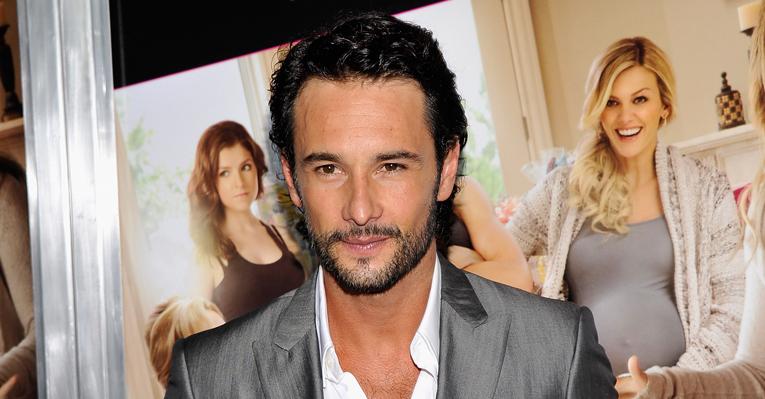 Rodrigo Santoro prestigia pré-estreia do filme ‘O Que Esperar Quando Você Está Esperando’
