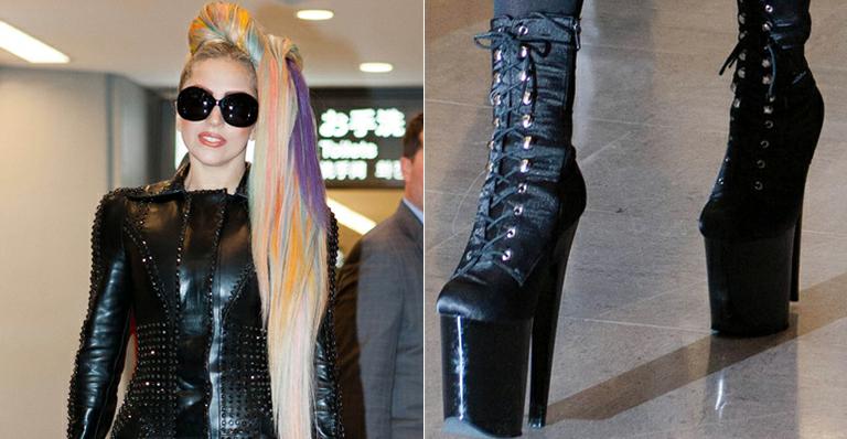 No Japão, Lady Gaga adota look preto e cabelos multicoloridos