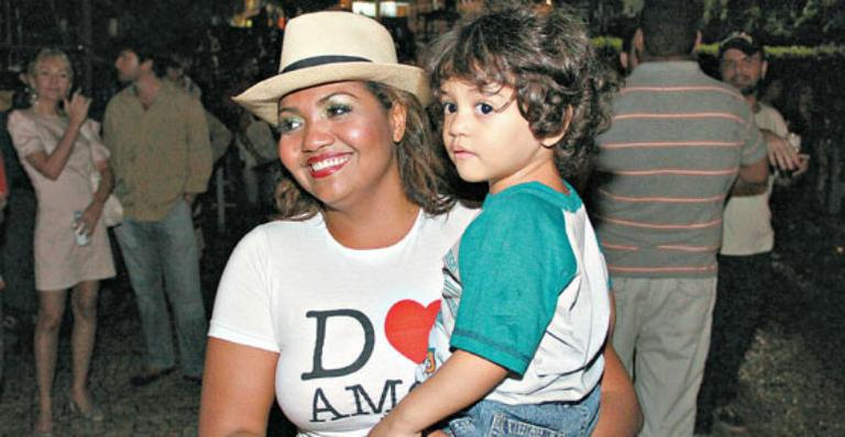 ‘Sou supercoruja’, diz Gaby Amarantos sobre a maternidade