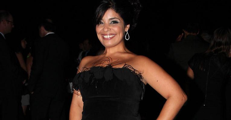 Daniela Fontan pede ajuda divina para deixar de ser solteira