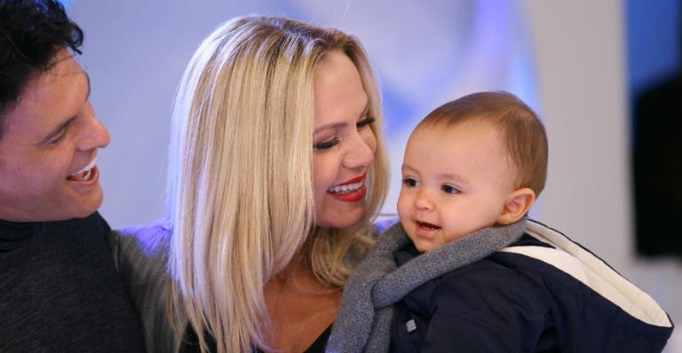 Eliana se emociona com o filho, Arthur, em seu programa de Dia das Mães