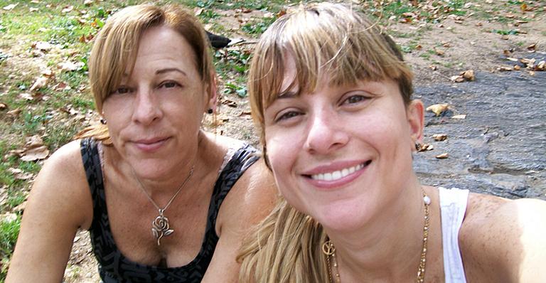 Dani Freitas relembra Dia das Mães com Dona Silvia em Nova York