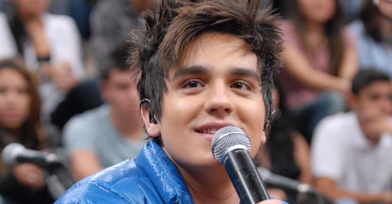 Luan Santana canta no ‘Altas Horas’