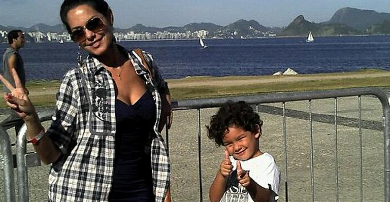 Diana Bouth ama ganhar presentes feitos pelo filho, Pedro, na escola