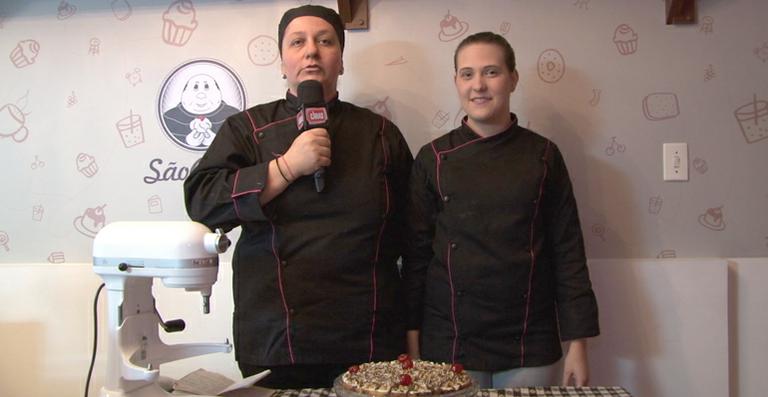 Doceira dos famosos ensina receita de Fruitcake para o Dia das Mães