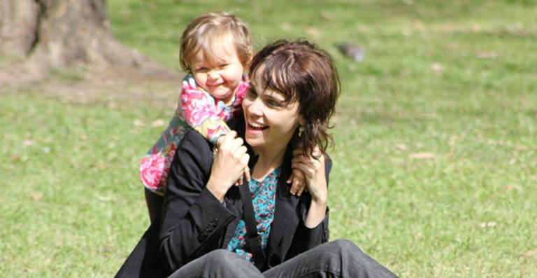 Débora Falabella: ‘Minha filha Nina me trouxe sorte’