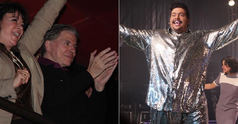Silvio Santos aplaude o neto Tiago Abravanel no teatro