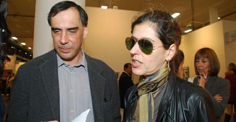 Arnaldo Antunes confere lançamento de livro em SP