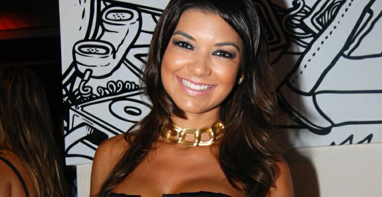 Amanda Françozo termina namoro de 6 anos com Cleber Faria