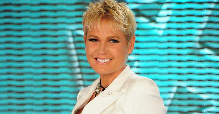 Fãs de  Xuxa presenteiam D. Alda Meneghel com vídeo no Dia das Mães
