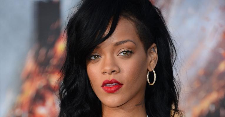 Rihanna anuncia que está de mudança para Londres