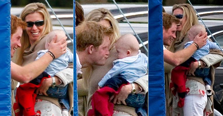 Príncipe Harry brinca com bebê em jogo