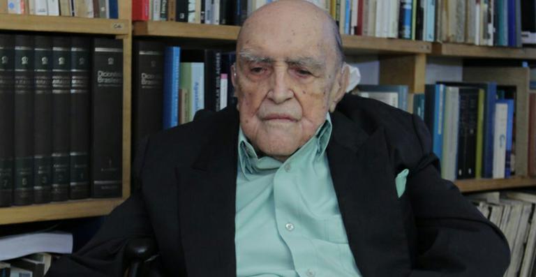 Hemorragia digestiva de Oscar Niemeyer está controlada