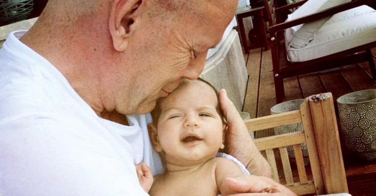 Bruce Willis apresenta Mabel