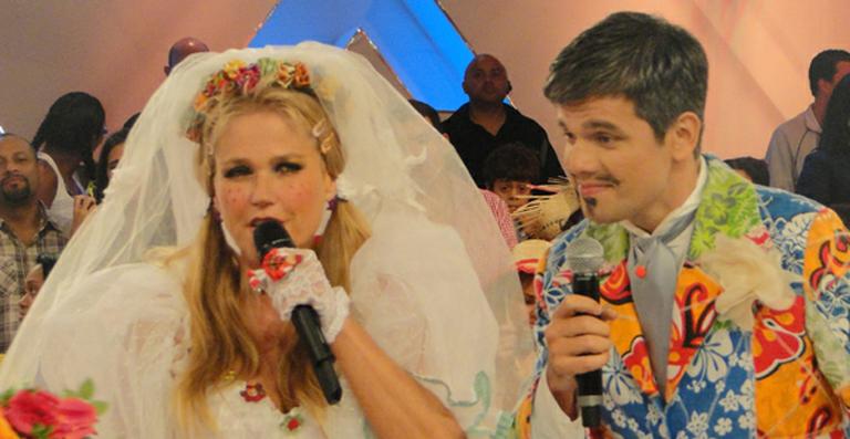 Xuxa Meneghel se casa com Otaviano Costa em ‘arraiá’