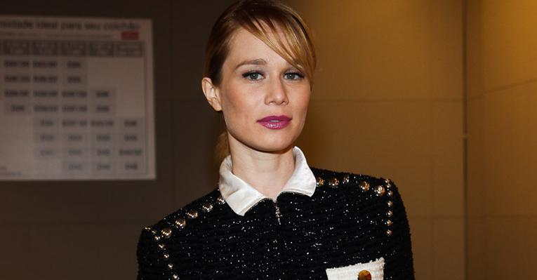 Mariana Ximenes dá dica para o inverno: ‘Muito protetor labial’