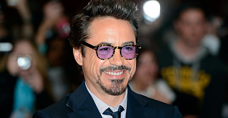 Robert Downey Jr. dá braço de ‘Iron Man’ para menino deficiente