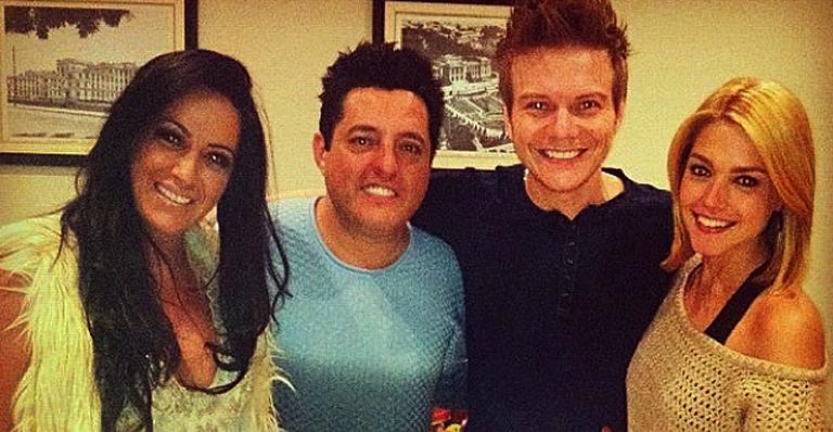 Carinho de Thais Fersoza e Michel Teló em foto com Bruno e Marianne