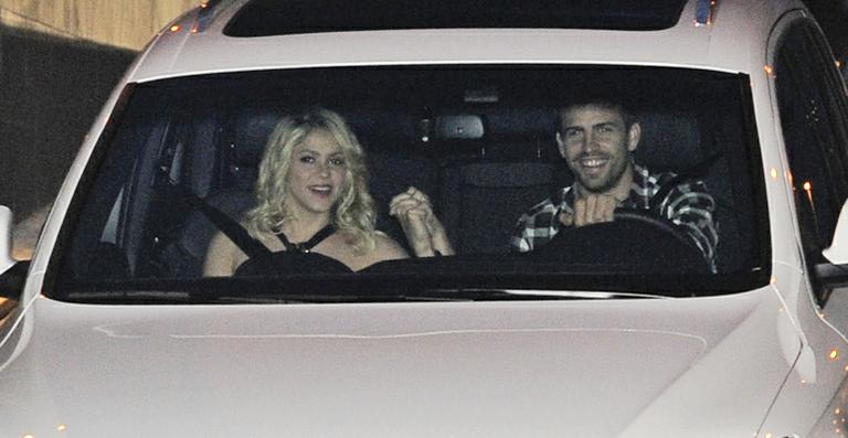 Shakira e Gerard Piqué: momento de carinho em Barcelona