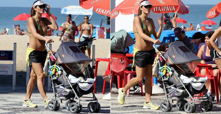 Curvas perfeitas de Cynthia Howlett apenas dois meses após dar à luz Rodrigo
