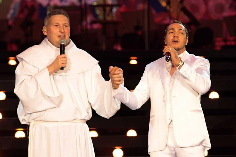 Belo diz que vai cantar para o Papa Francisco no Rio