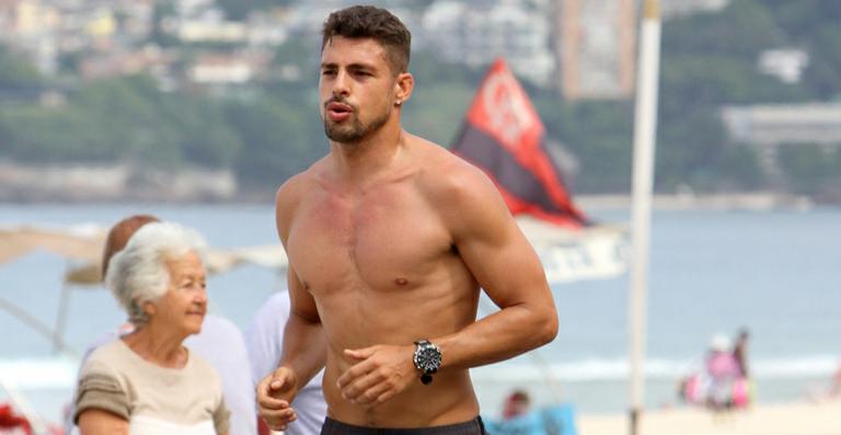 Cauã Reymond segue dieta de mestre de artes marciais
